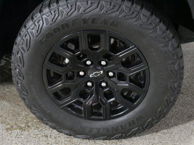 Photo of 2023 Glacier Blue Metallic Chevrolet Colorado