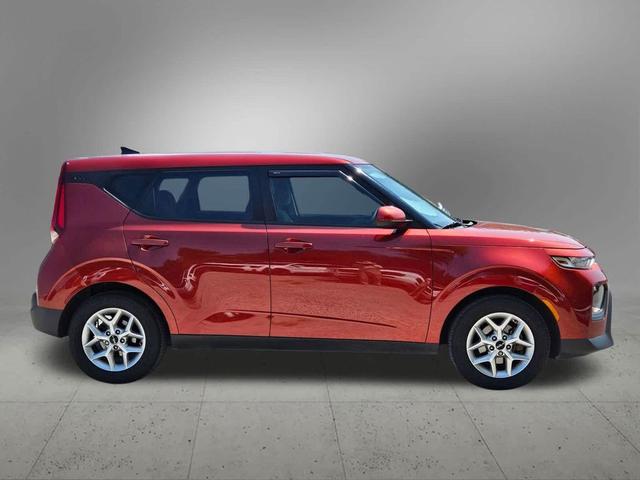 Photo of 2022 Mars Orange Kia Soul
