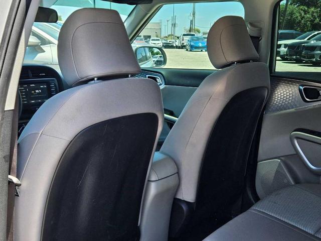 Photo of 2021 Sparkling Silver Kia Soul