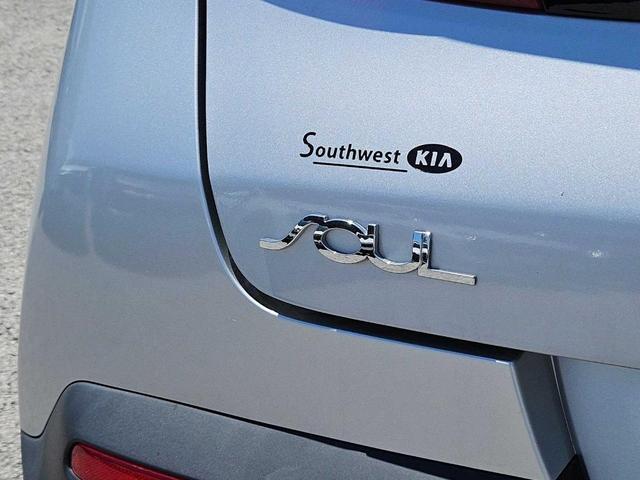 Photo of 2021 Sparkling Silver Kia Soul