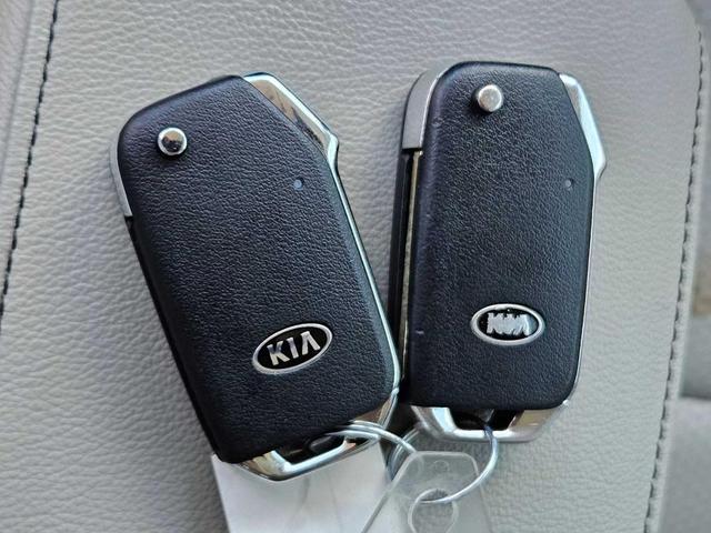Photo of 2021 Sparkling Silver Kia Soul