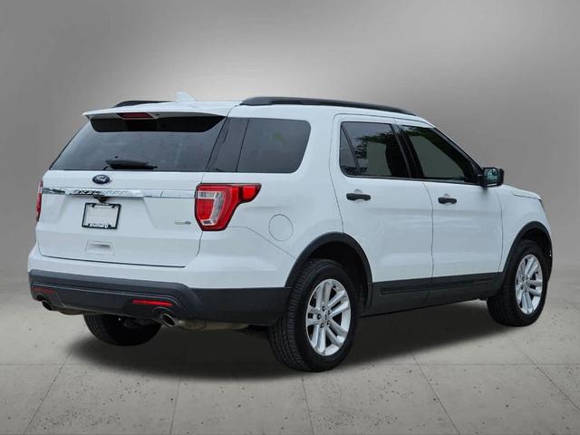 Photo of 2016 Oxford White Ford Explorer