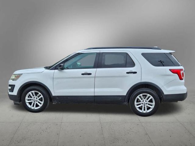 Photo of 2016 Oxford White Ford Explorer