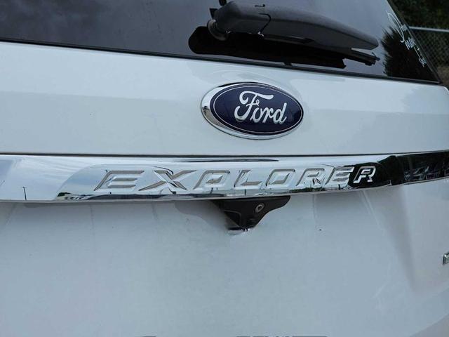 Photo of 2016 Oxford White Ford Explorer
