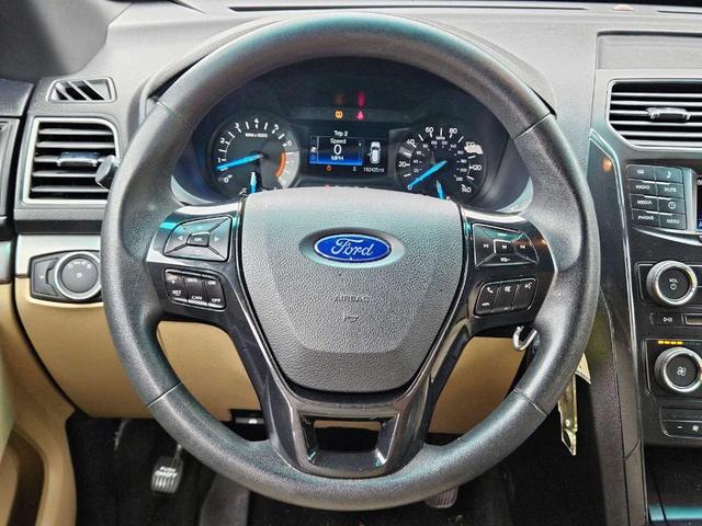 Photo of 2016 Oxford White Ford Explorer