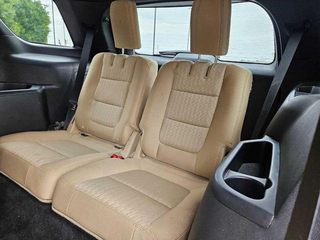 Photo of 2016 Oxford White Ford Explorer