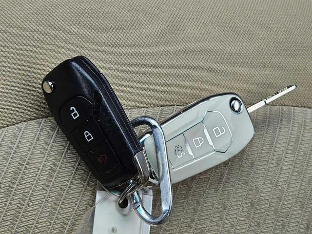 Photo of 2016 Oxford White Ford Explorer