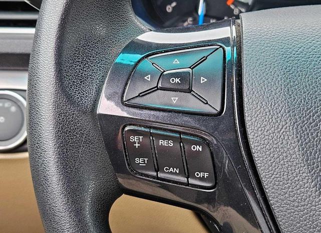 Photo of 2016 Oxford White Ford Explorer