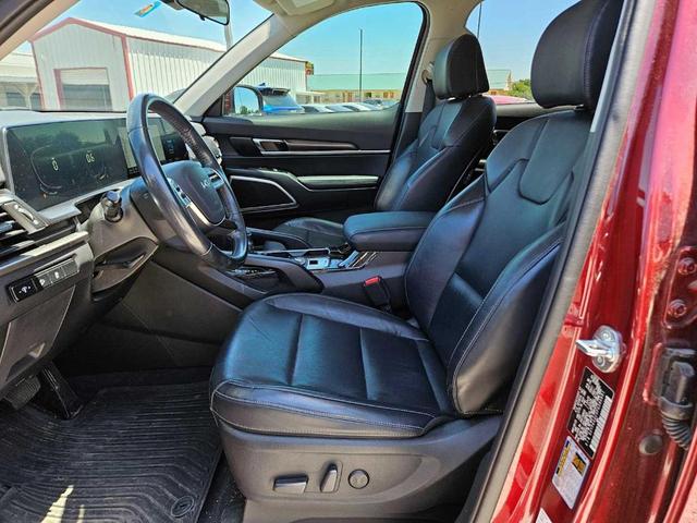 Photo of 2023 Red Kia Telluride