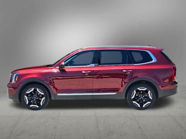 Photo of 2023 Red Kia Telluride