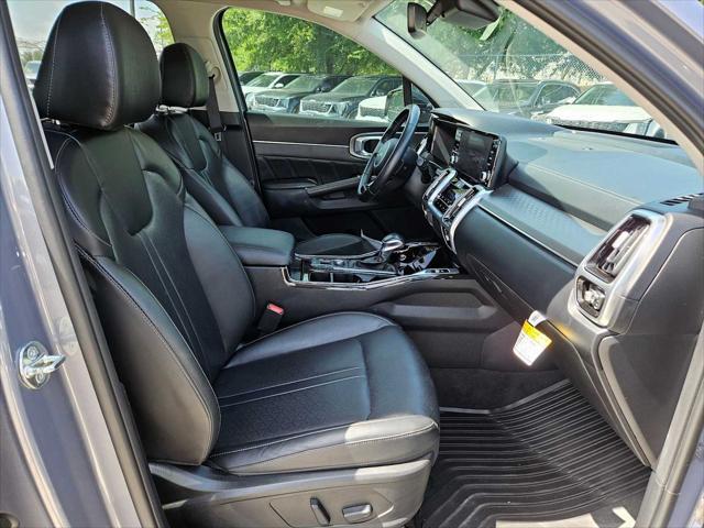 Photo of 2023 Everlasting Silver Kia Sorento
