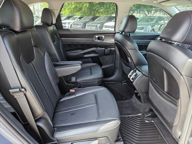 Photo of 2023 Everlasting Silver Kia Sorento