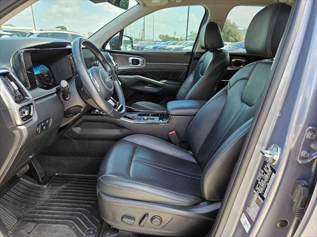 Photo of 2023 Everlasting Silver Kia Sorento
