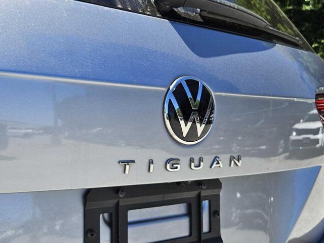 Photo of 2024 Pyrite Silver Metallic Volkswagen Tiguan