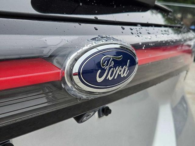 Photo of 2018 Ingot Silver Metallic Ford Edge
