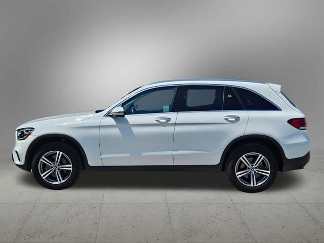 Photo of 2022 Polar White Mercedes-Benz GLC 300