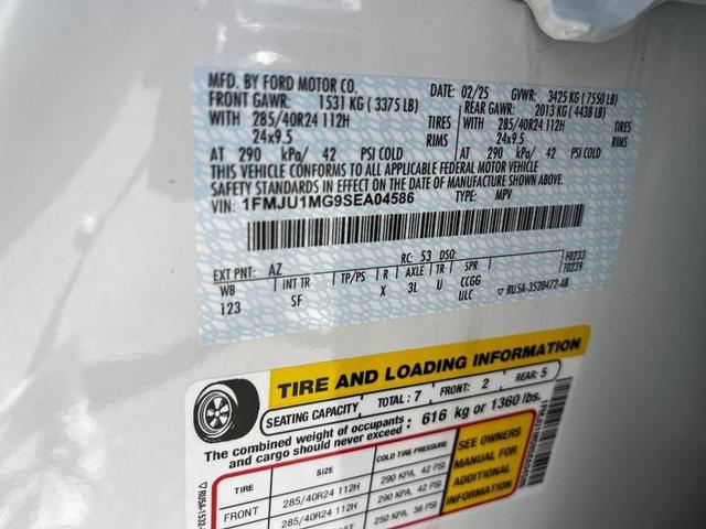 Photo of 2025 White Tri-Coat Ford Expedition
