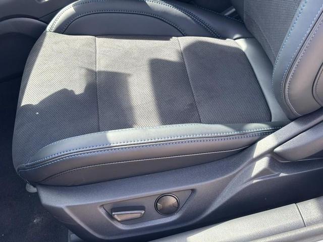 Photo of 2025 Oxford White Ford Mustang