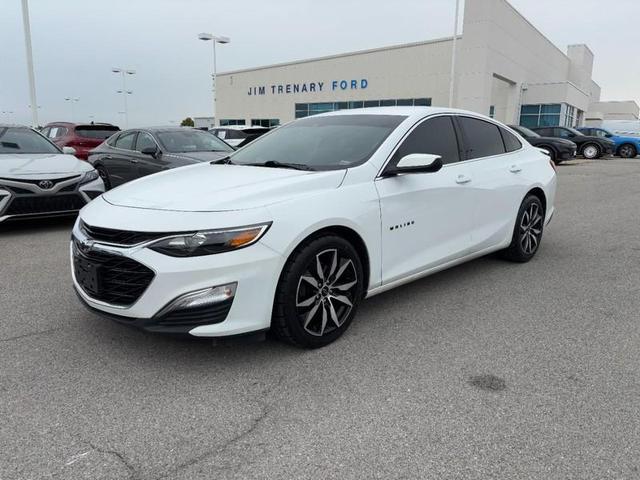 Photo of 2024 Summit White / White Chevrolet Malibu