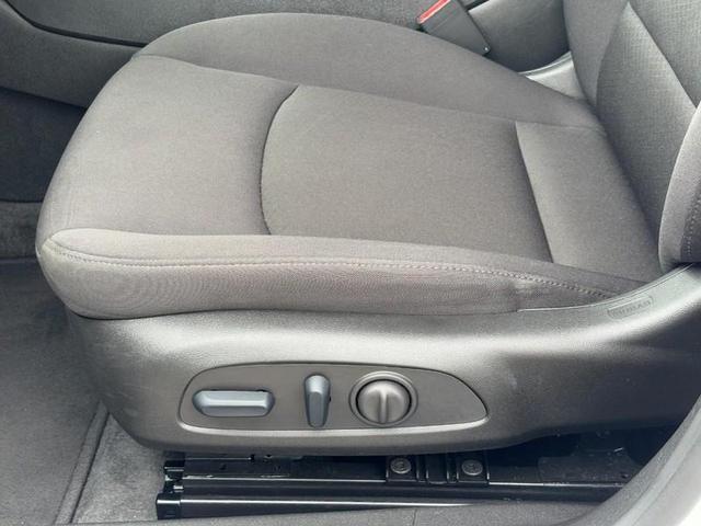Photo of 2024 Summit White / White Chevrolet Malibu