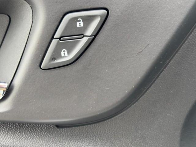 Photo of 2024 Summit White / White Chevrolet Malibu