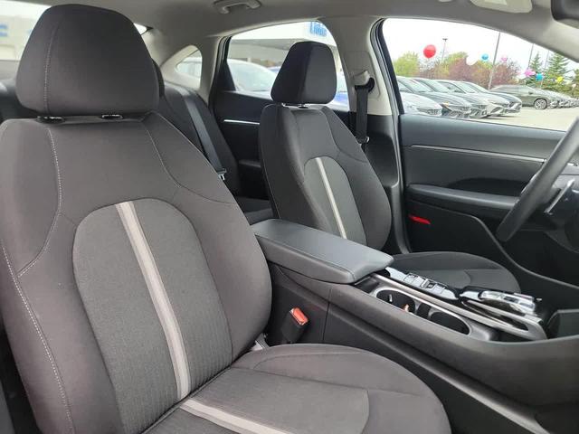 Photo of 2023 Onyx Black Hyundai SONATA Hybrid