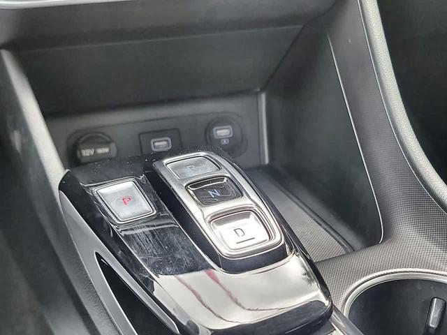 Photo of 2023 Onyx Black Hyundai SONATA Hybrid