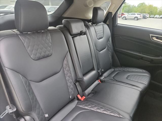 Photo of 2024 Iconic Silver Metallic Ford Edge