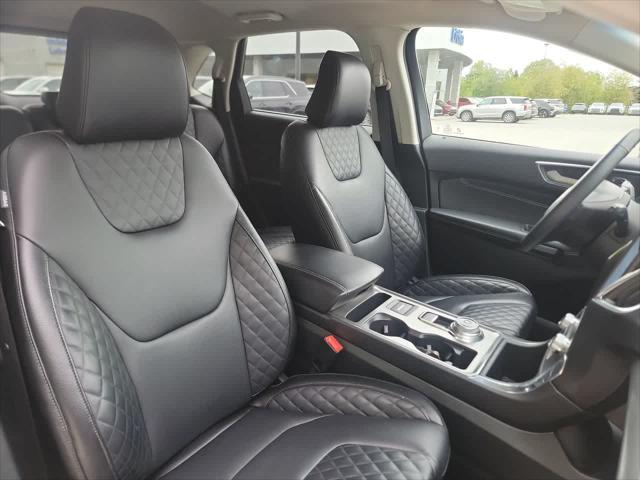 Photo of 2024 Iconic Silver Metallic Ford Edge