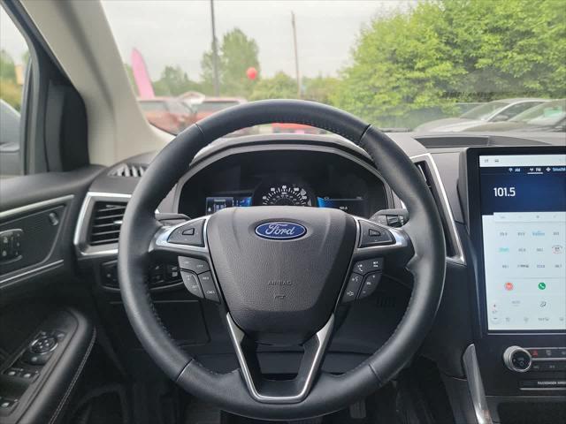 Photo of 2024 Iconic Silver Metallic Ford Edge