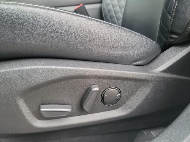 Photo of 2024 Iconic Silver Metallic Ford Edge