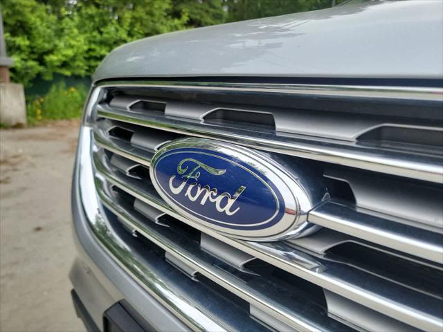 Photo of 2024 Iconic Silver Metallic Ford Edge
