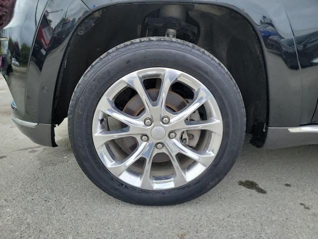 Photo of 2020 Diamond Black Crystal Pearlcoat Jeep Grand Cherokee