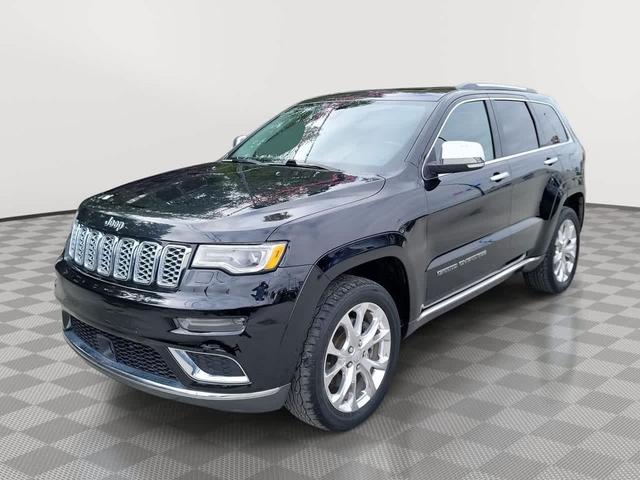 Photo of 2020 Diamond Black Crystal Pearlcoat Jeep Grand Cherokee