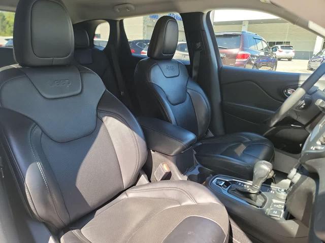 Photo of 2023 Bright White Clearcoat Jeep Cherokee