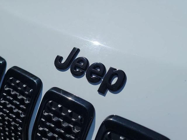 Photo of 2023 Bright White Clearcoat Jeep Cherokee