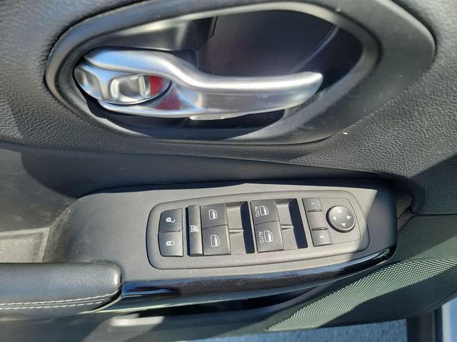 Photo of 2023 Bright White Clearcoat Jeep Cherokee