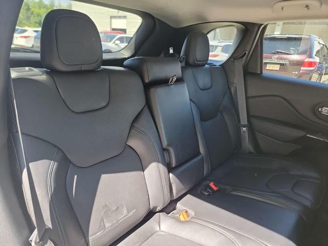 Photo of 2023 Bright White Clearcoat Jeep Cherokee