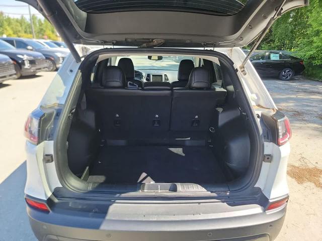 Photo of 2023 Bright White Clearcoat Jeep Cherokee