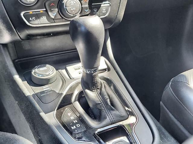 Photo of 2023 Bright White Clearcoat Jeep Cherokee