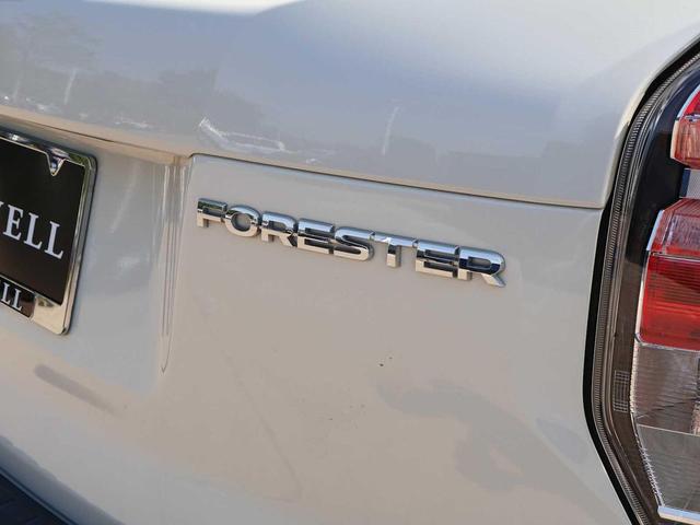 Photo of 2018 Crystal White Pearl Subaru Forester