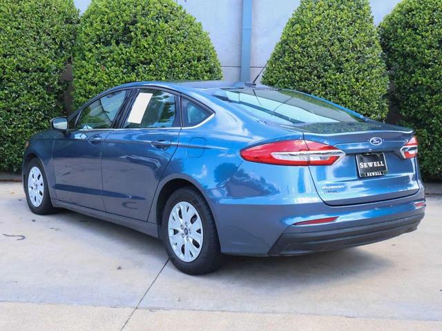 Photo of 2019 Blue Metallic Ford Fusion