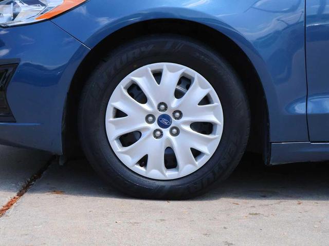 Photo of 2019 Blue Metallic Ford Fusion