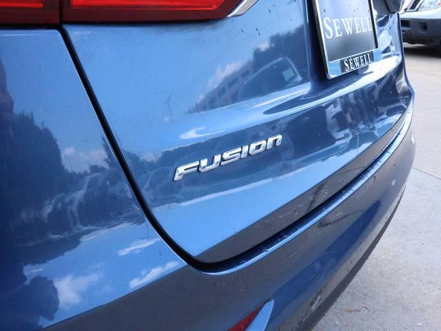 Photo of 2019 Blue Metallic Ford Fusion