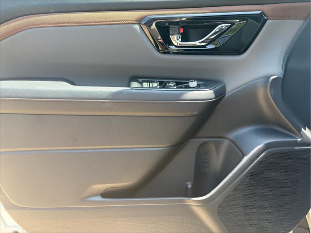 Photo of 2025 Crystal White Pearl Subaru Forester