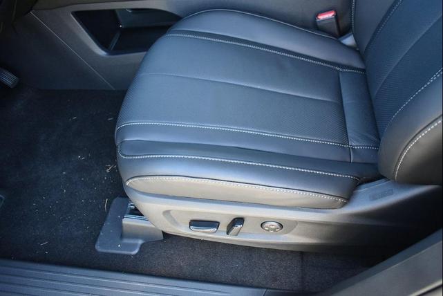 Photo of 2025 Majestic White INFINITI QX60