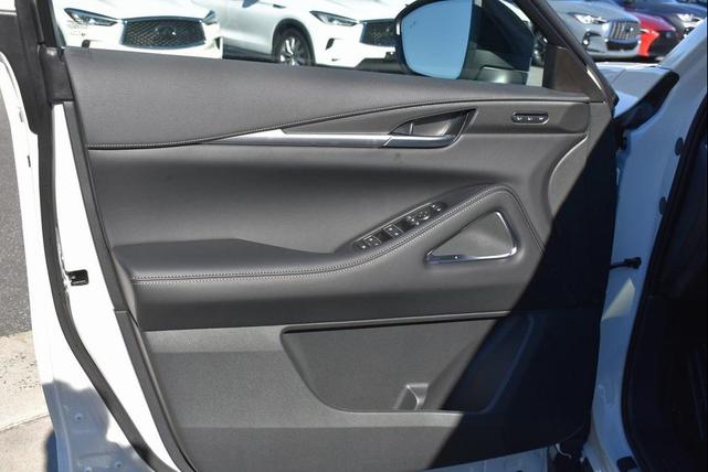 Photo of 2025 Majestic White INFINITI QX60