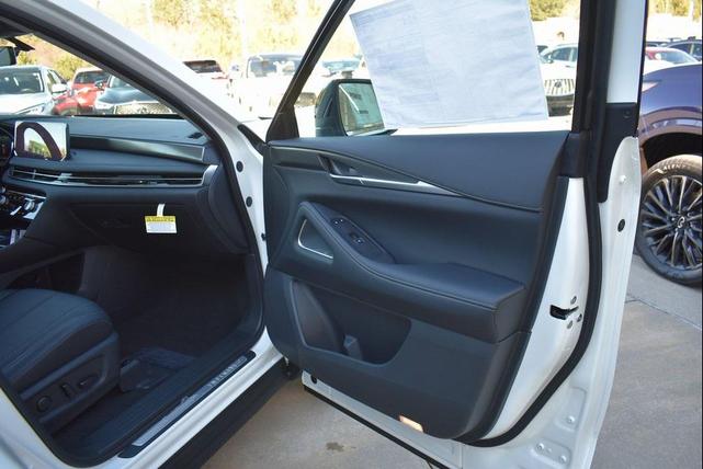 Photo of 2025 Majestic White INFINITI QX60