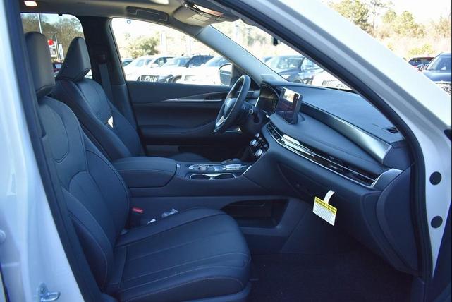 Photo of 2025 Majestic White INFINITI QX60