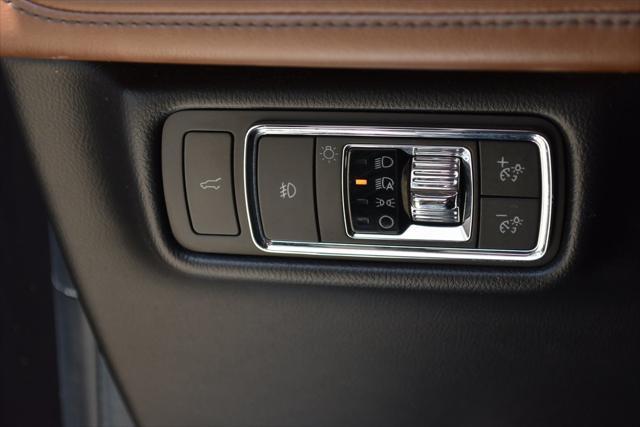 Photo of 2020 Black Metallic Lincoln Aviator